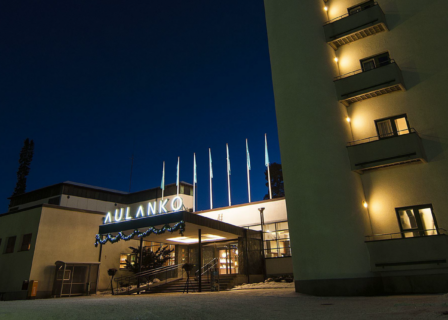 Perinteikäs Aulanko tarjoaa monipuoliset puitteet niin pienille kuin isoille yritystilaisuuksille.