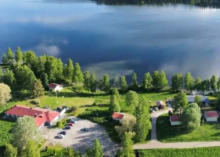 Aulangon Rauha on neljän majoituskohteen muodostama erähenkinen kokonaisuus Hämeenlinnan Aulangolla. Sen keskiössä on Aulangon Suuri Huvila, joka soveltuu kokous- ja juhlatilaksi jopa 100 osallistujalle.