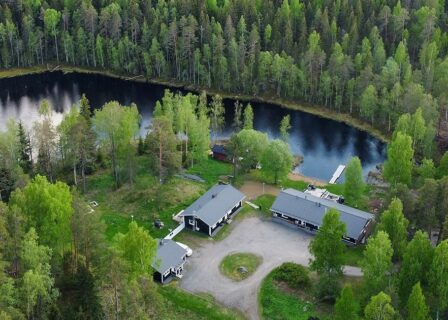 Evon Rauha on erämaisesta riistantutkimusasemasta ympärivuotiseen matkailu- ja kokouskäyttöön saneerattu uniikki piilopaikka luonnon helmassa, mystisen metsälammen äärellä. Alueen saneeraus on valmistunut syksyllä 2019.