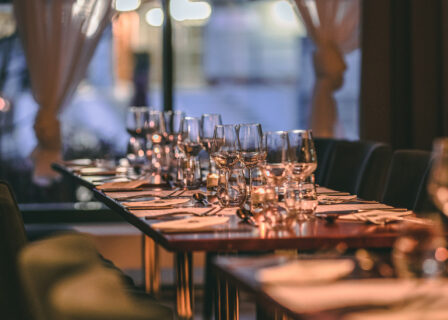 Restateam Ravintolat Hämeenlinnan keskustassa tarjoavat monipuoliset ja tasokkaat tilat ja palvelut erilaisille yritystapahtumille.