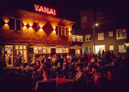 Vanai iltavalaistuksessa